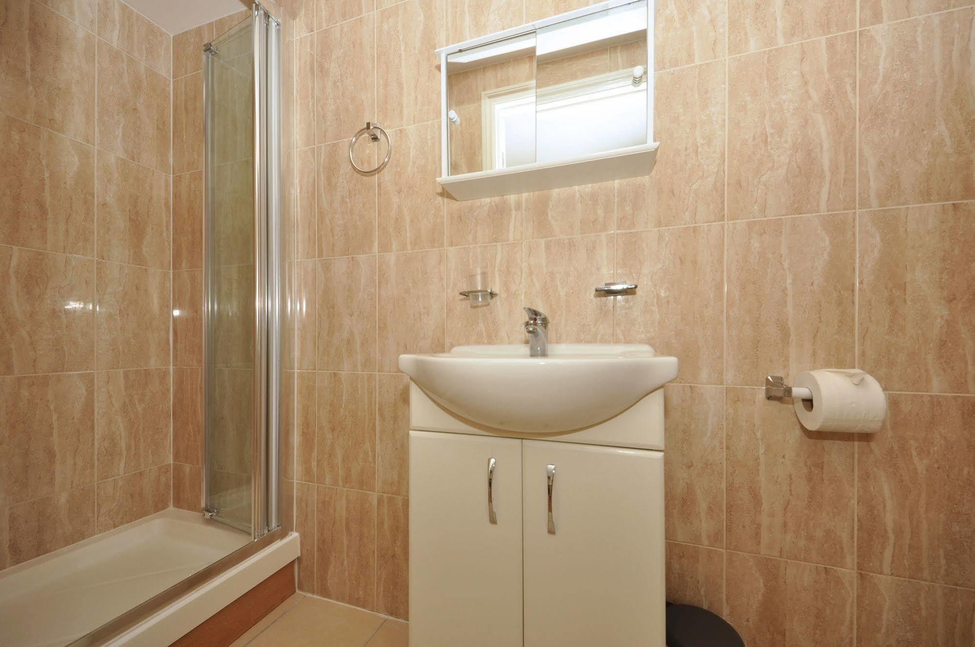 W14 Apartments London Bagian luar foto
