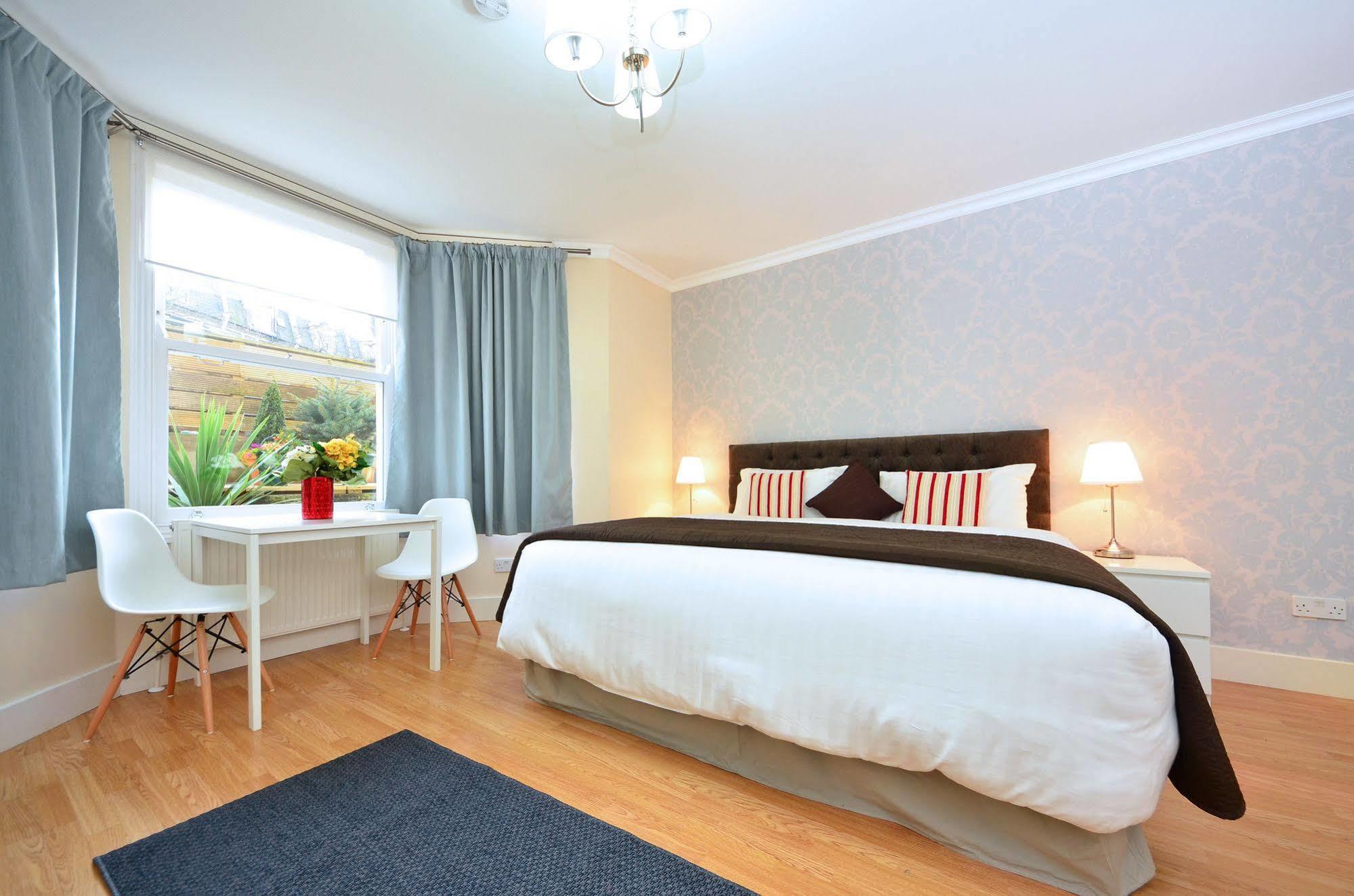 W14 Apartments London Bagian luar foto