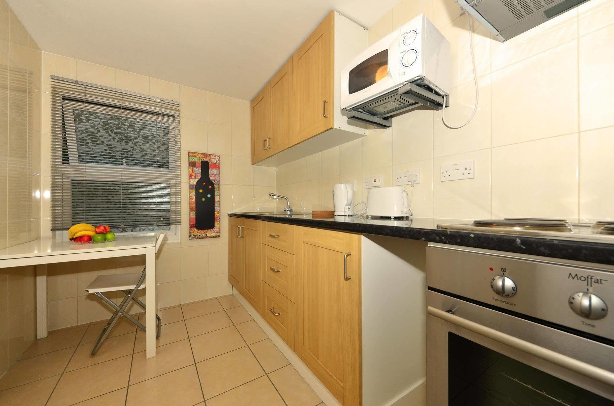 W14 Apartments London Bagian luar foto