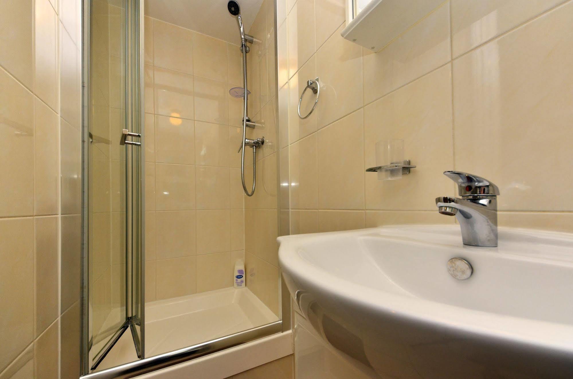W14 Apartments London Bagian luar foto